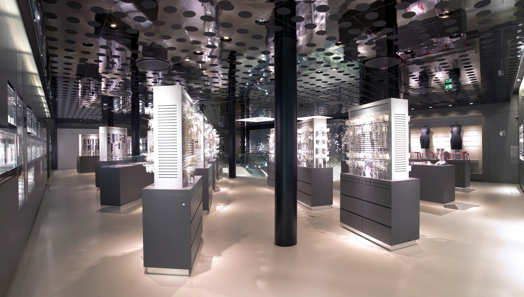 想开一家中高端的女生饰品店想请教高手装修方面有什么建议