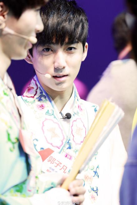 了一字马让我想起yanis marshall(不是歧视只是我不喜欢这种gay风格)