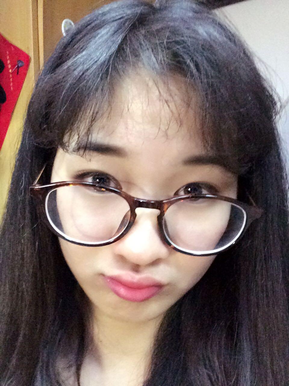 戴眼镜的女孩怎样自拍好看