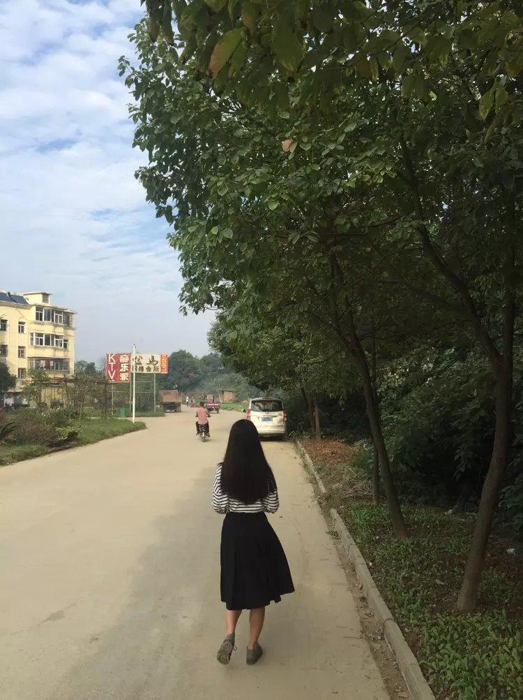 这条<em>黑裙子</em>要怎么<em>搭配</em>? - 服饰<em>搭配</em> - 知乎