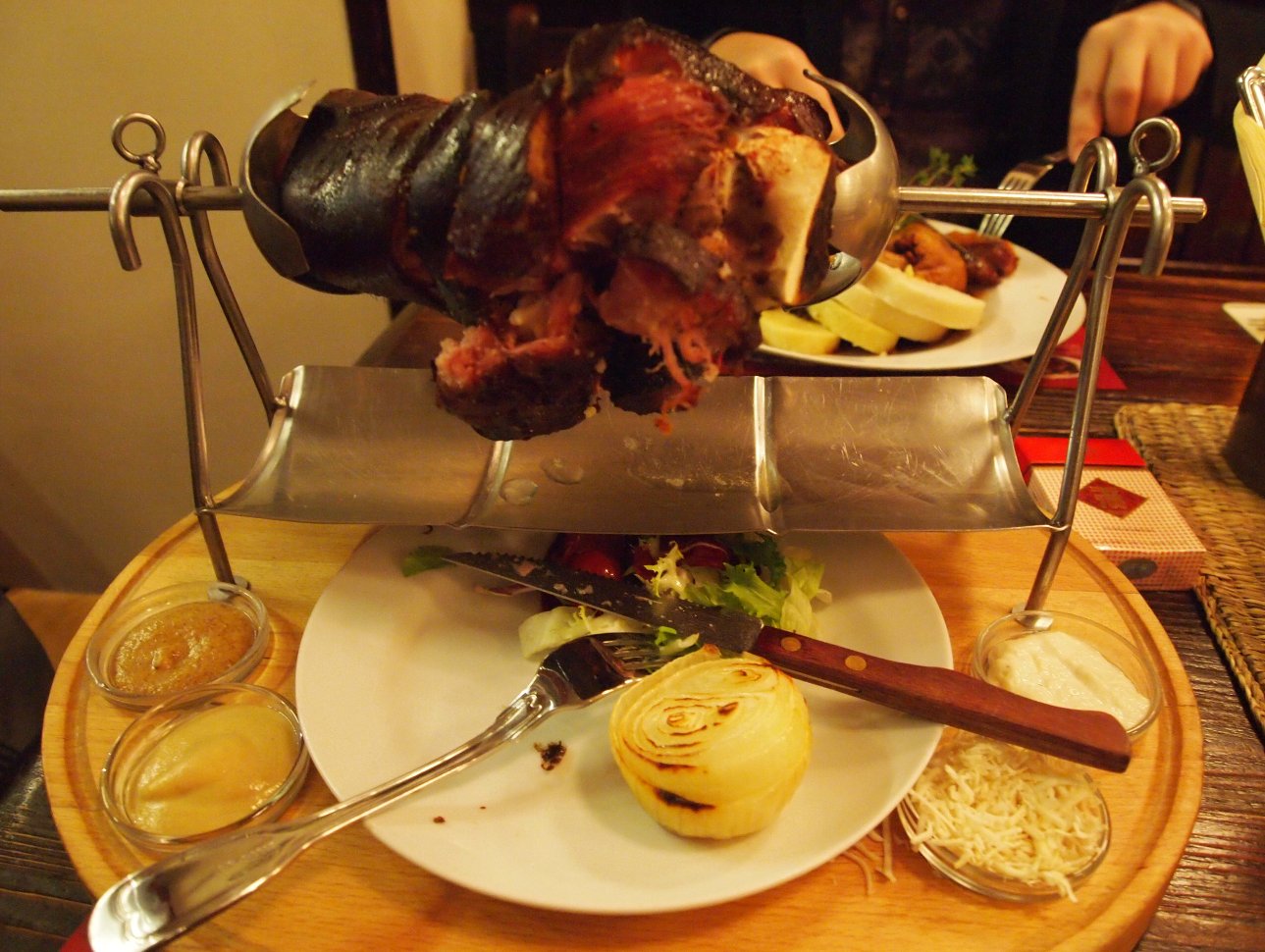 如何烹饪德国大肘子schweinhaxen