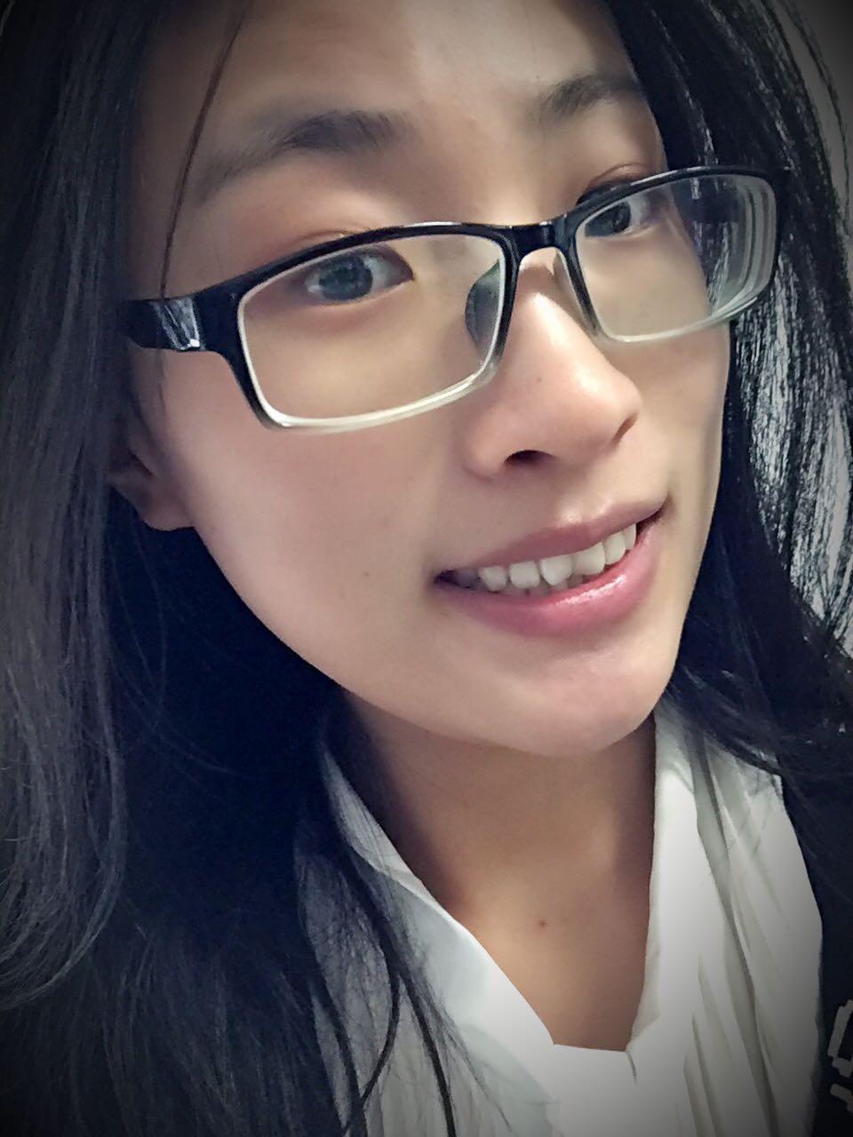 嘴大的女孩怎么自拍才好看?