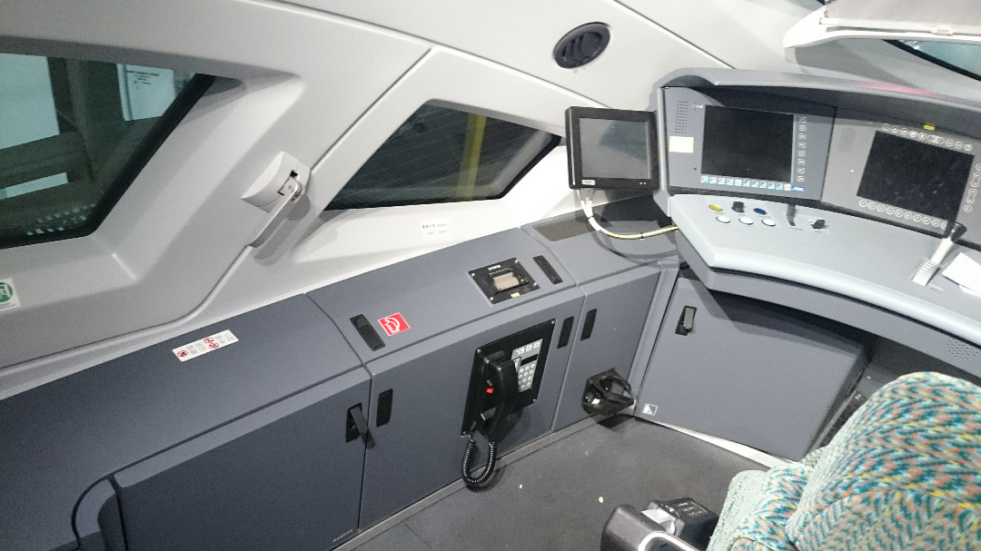 如何进入动车驾驶室动车驾驶室是什么样子的
