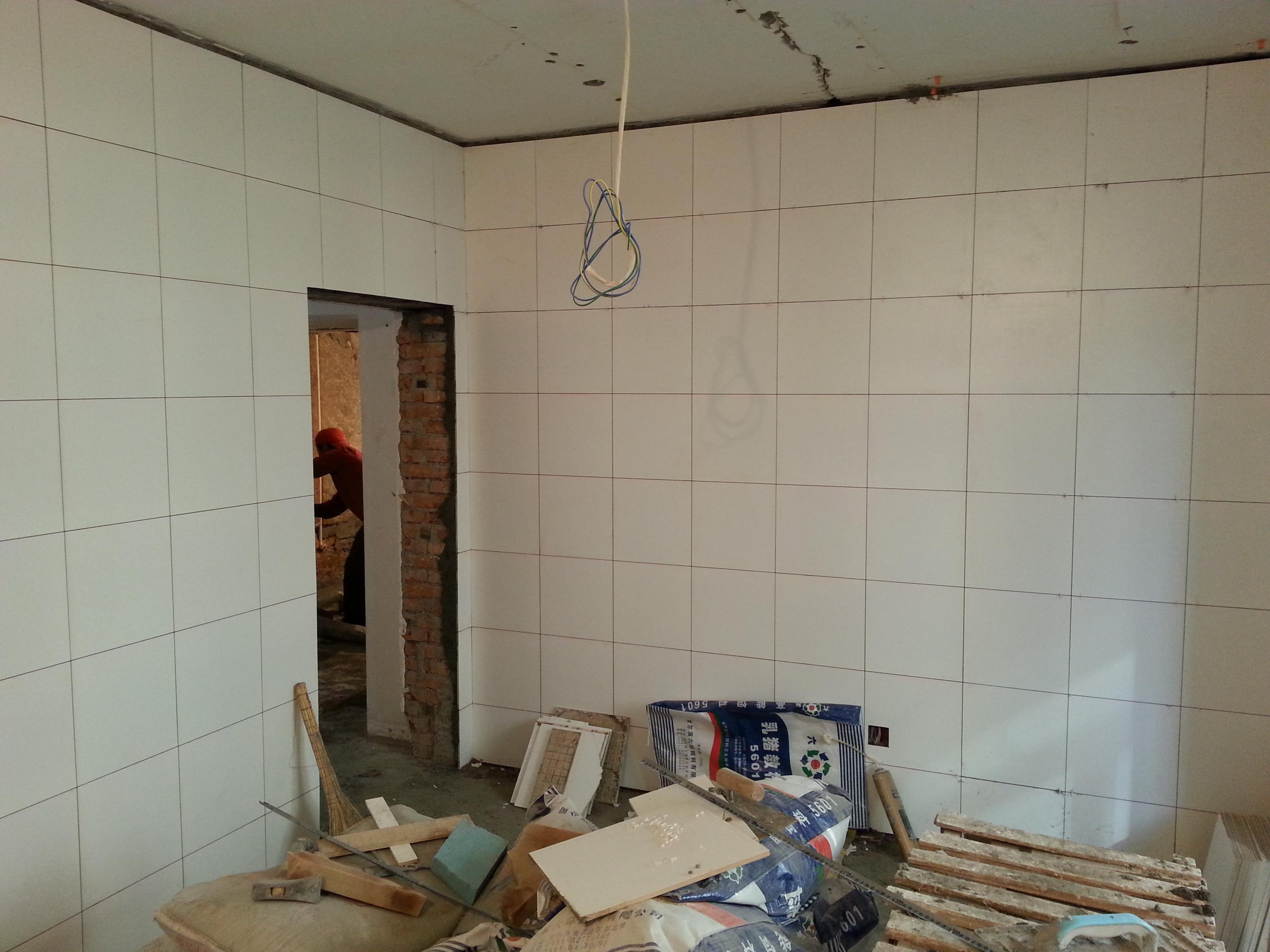 厨房餐厅采用了逗比方案铺装墙砖,目前是食堂风,求如何补救?