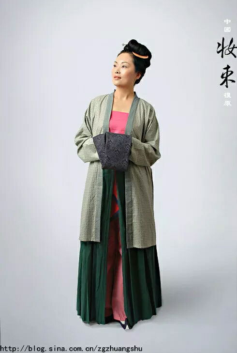 古代人夏天穿什么衣服短袖吗