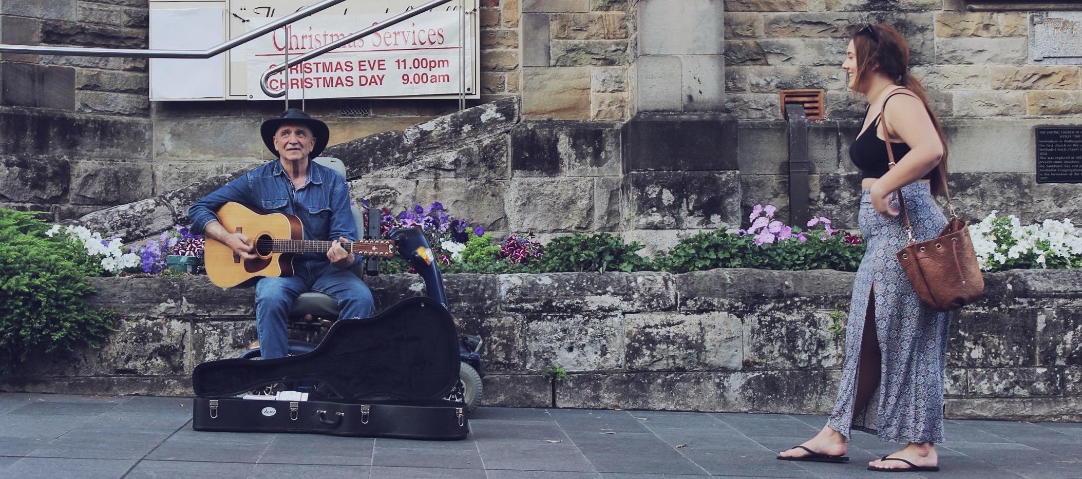 出去旅游怎样发照片或配什么文字不显的装b?