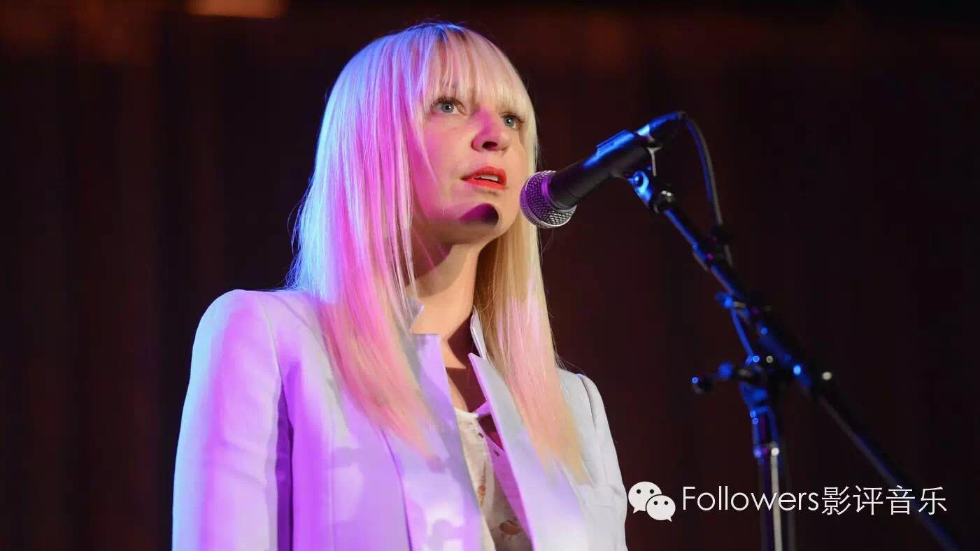 如何评价女歌手 sia?