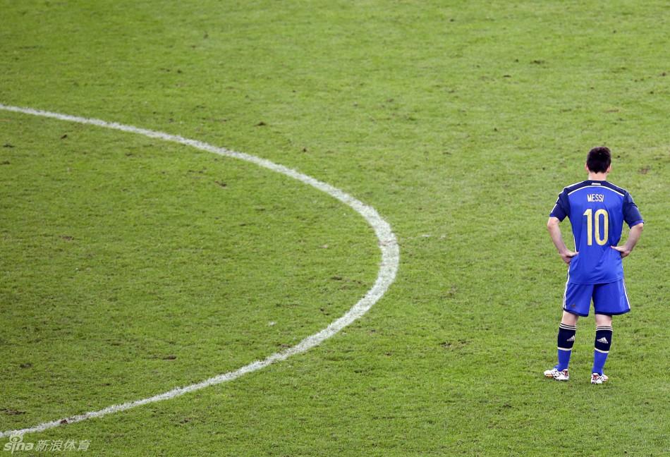 输掉了 2014 年巴西世界杯决赛,梅西还能加冕为球王么?