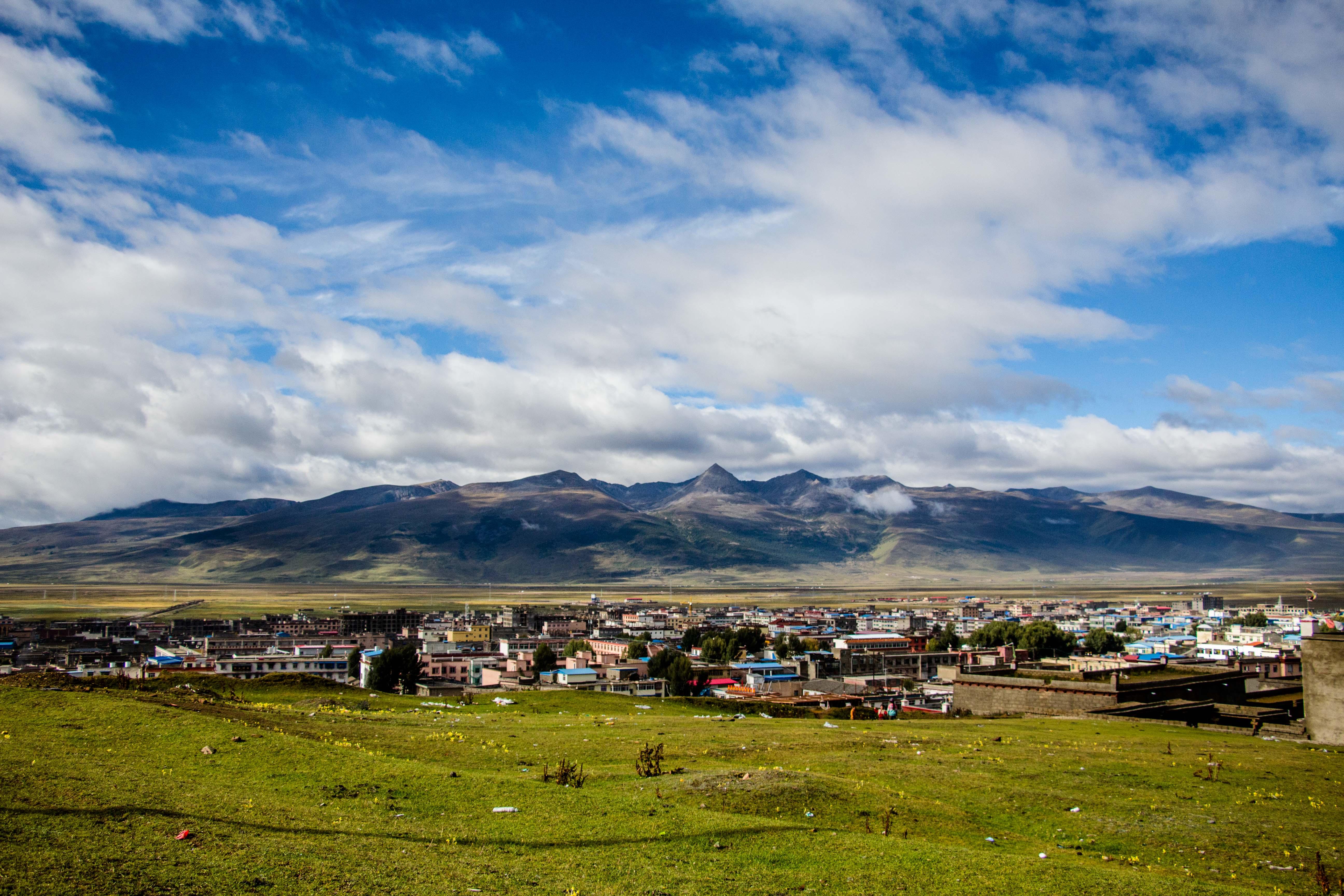 想去稻城亚丁,从云南去好还是四川好,有没有好的攻略,最好是干货?