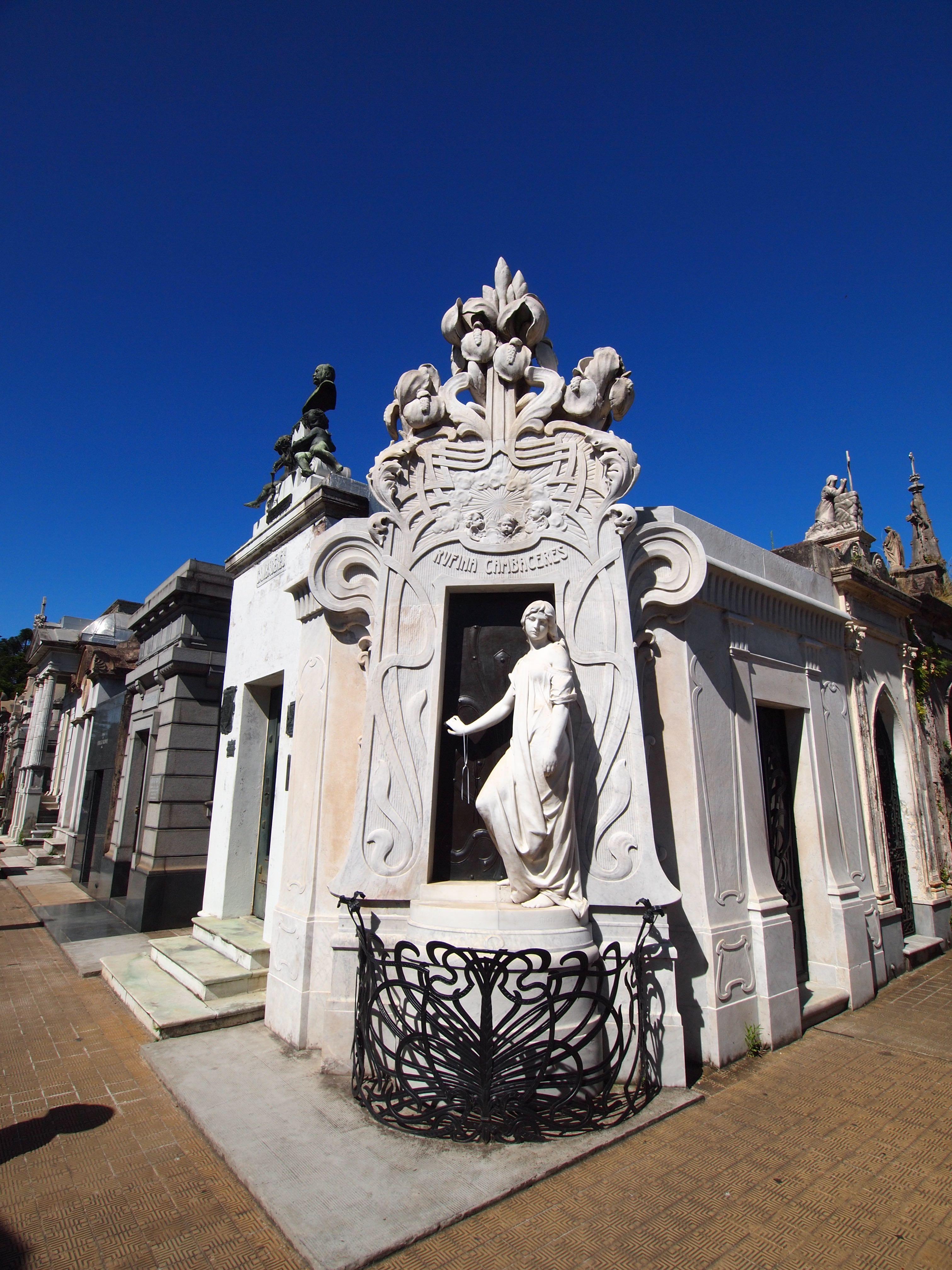 布宜诺斯艾利斯是一座怎样的城市?有哪些景色和美食? - 知乎