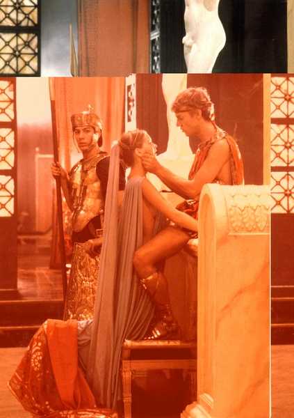 世界电影史上有哪些电影的价值观曾经引起巨大的社会争议