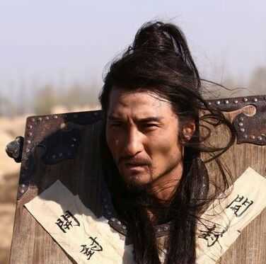 大家就没觉得演糯卡的人  和新水浒传的林冲的扮演者很像吗