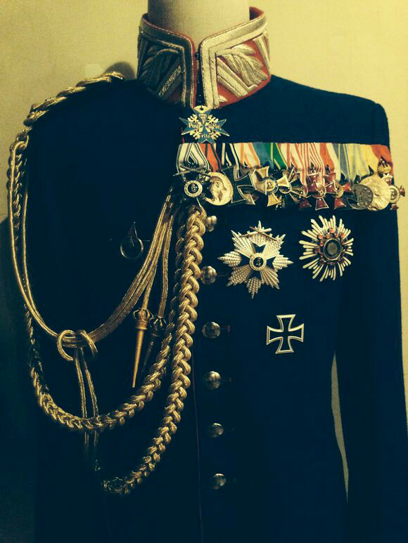 党卫队m32不是军服,它属于政党制服.