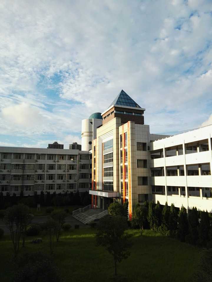 在湖北省仙桃市仙桃中学读书是什么样的体验?