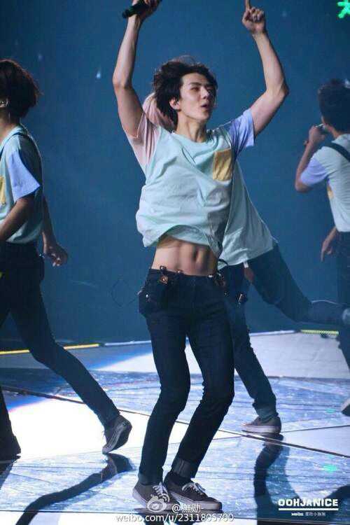 吴世勋有人鱼线吗?