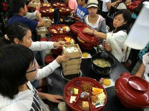 如何评价 日本学生机场候机时集体看书 没人玩手机 的新闻 文嘉的回答 知乎