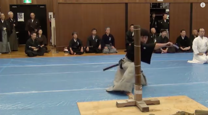 日本武士使用居合斩的时候 还要特地把刀插回鞘中吗 知乎