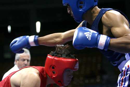 如何练习拳击闪避技巧?