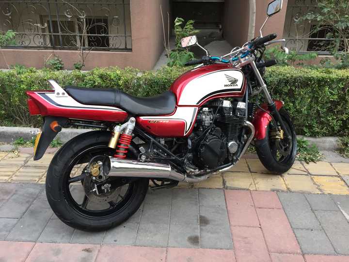 Cb400能改装什么外壳 如何改cb400改装翘尾 Cb400改装外观