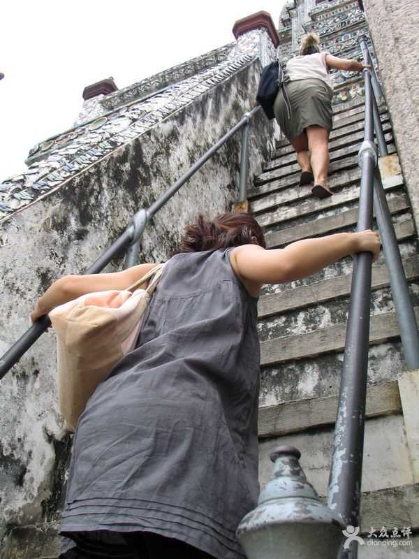 用"之"字形走台阶是否省力?