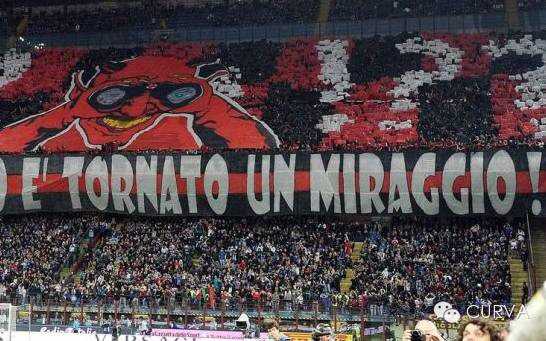 在一个就是作为看台的一份子,保持战斗,拍手过顶和高举自制的门旗应该