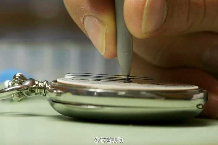 表针受到震动而松动错位导致撞针