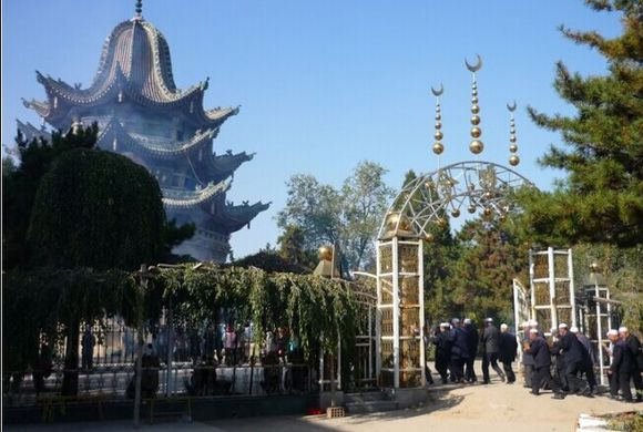 以下所说拱北都是西北伊斯兰苏菲门宦的建筑.