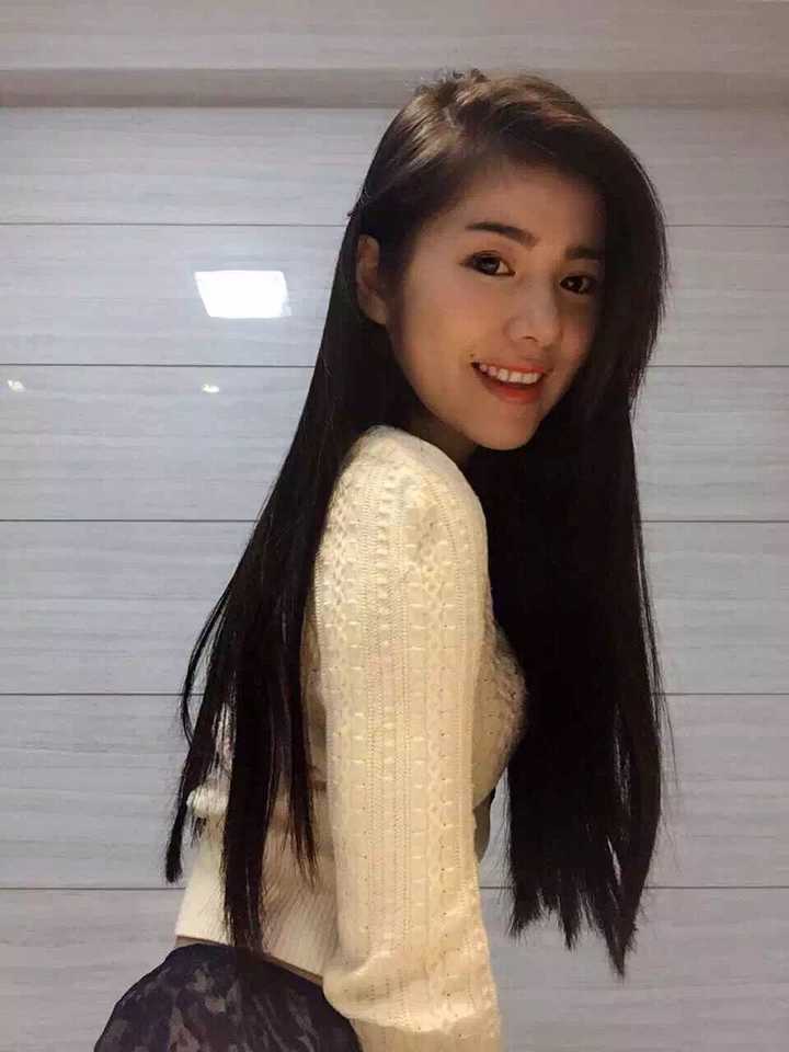 努力的,让自己越变越好,越来越美,这也是一个女人对自己最基本的责任