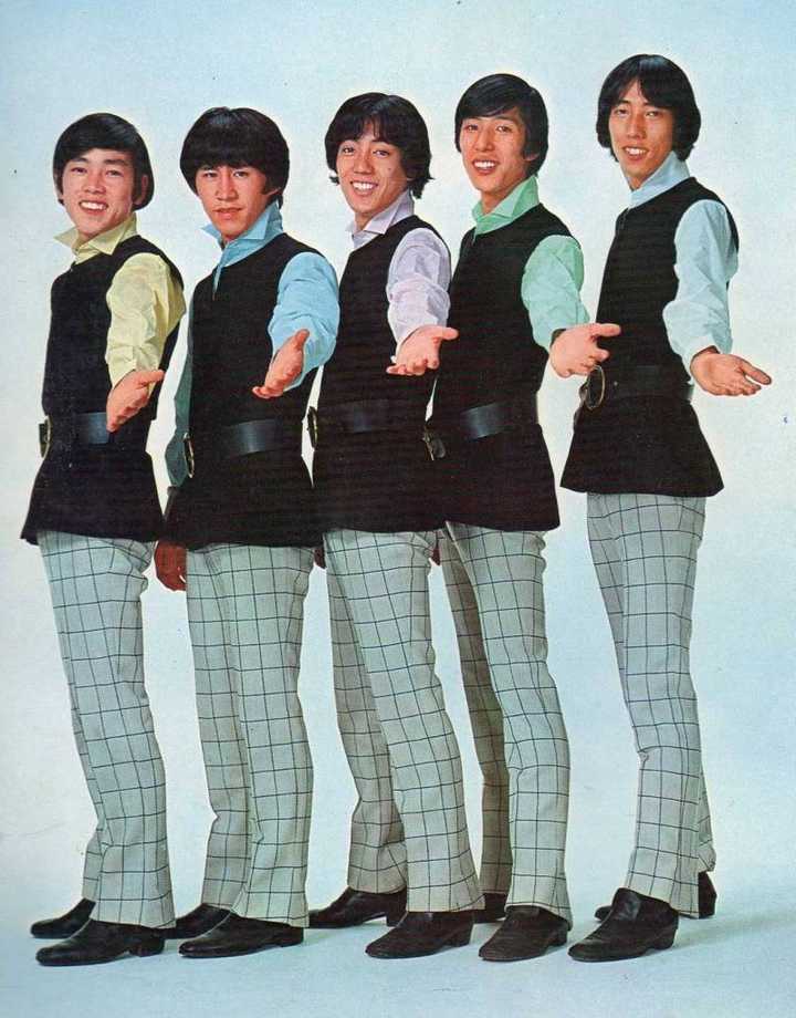 the spiders 乐队,左下蹲着的人是日本著名艺人堺正章.