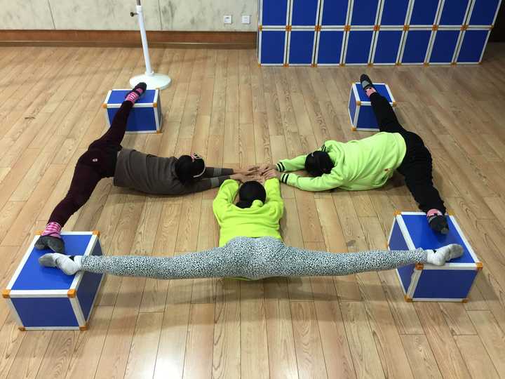 能劈个漂亮的一字马是一种什么样的体验?