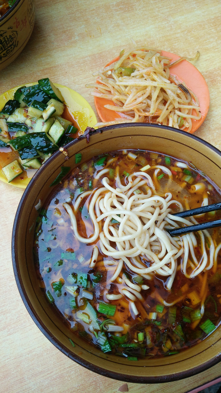 怎么把一碗牛肉面拍得好看呢?