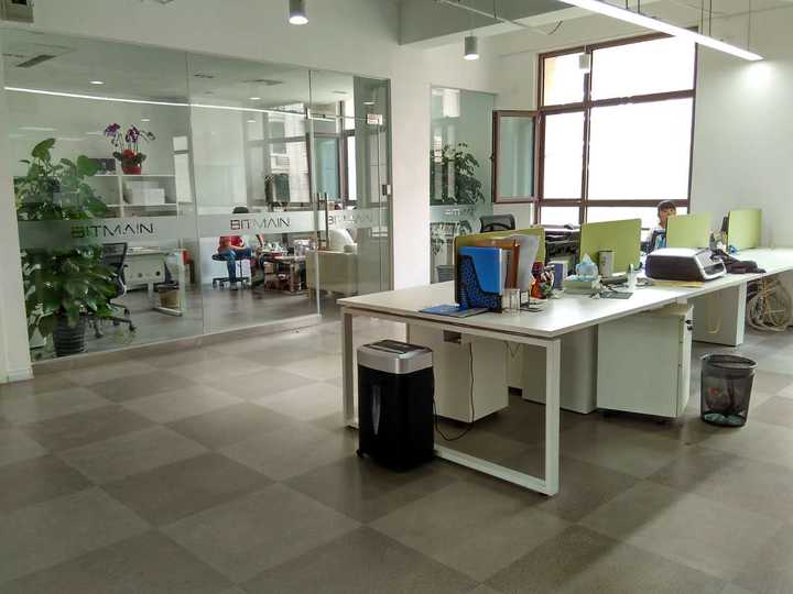 另外一个老总办公室.