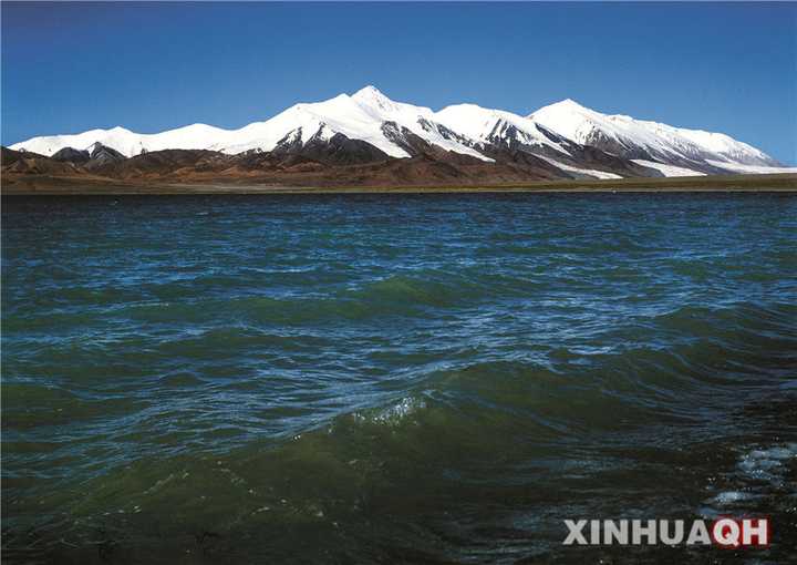 有一条细细的像河道一样的东西从太阳湖出来,是那棱格勒河的源头吗?