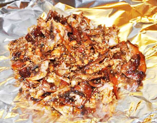 本地人很喜欢的七星椒香辣蛇肉,蛇是乌梢蛇.有兴趣的朋友可以尝试. 2.