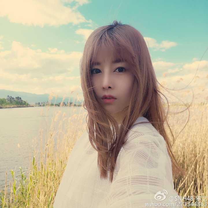 罗兰! 大概我不提起你们都把她忘了吧? 一个有颜很可爱的女孩