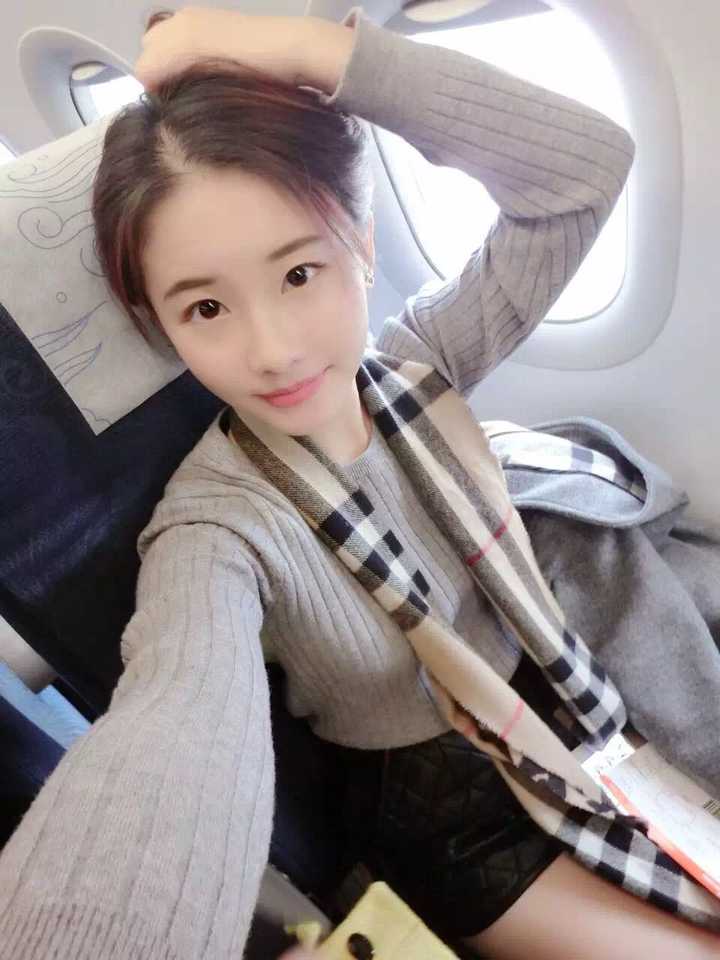 漂亮的单身女生如何和男生交往?