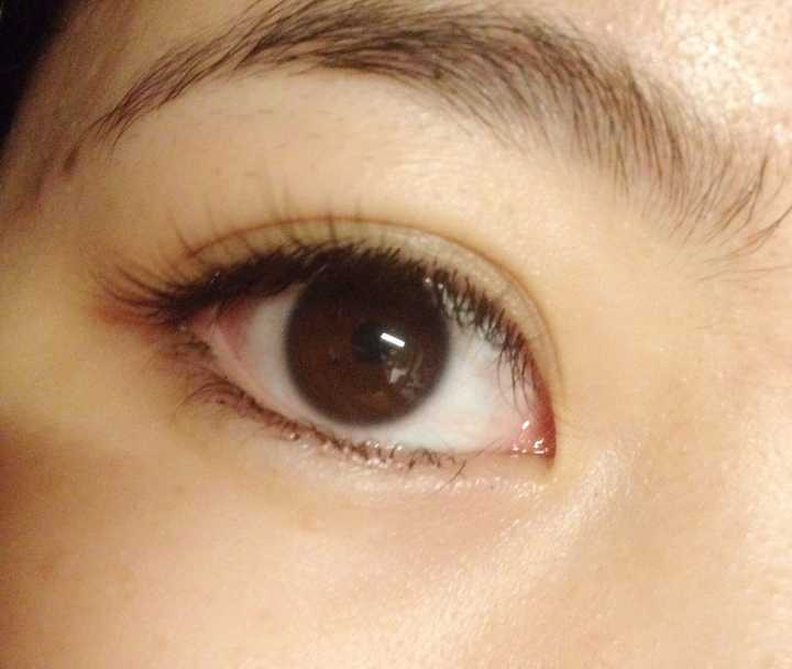 脸宽又圆眼睛大的妹子该怎么化妆?