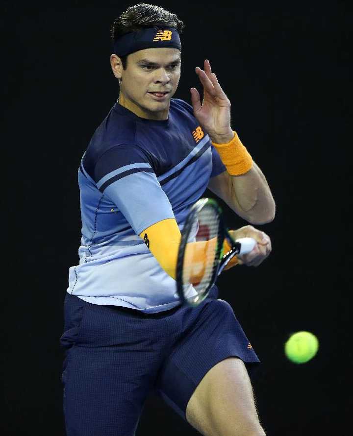 厉害体力透支 依然可以看到他的高速球 (感觉在看网球王子的隆学长呢)