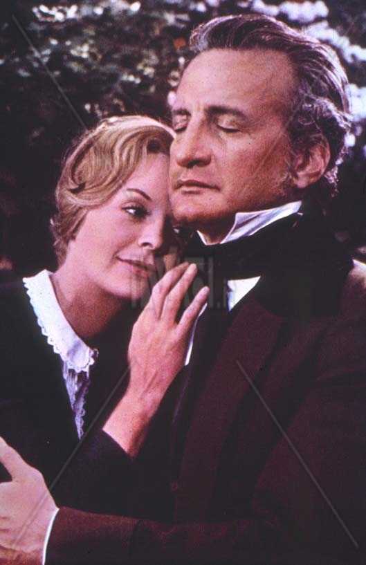 罗切斯特:谁在那儿?费尔法克斯太太是你?那儿有人吗?