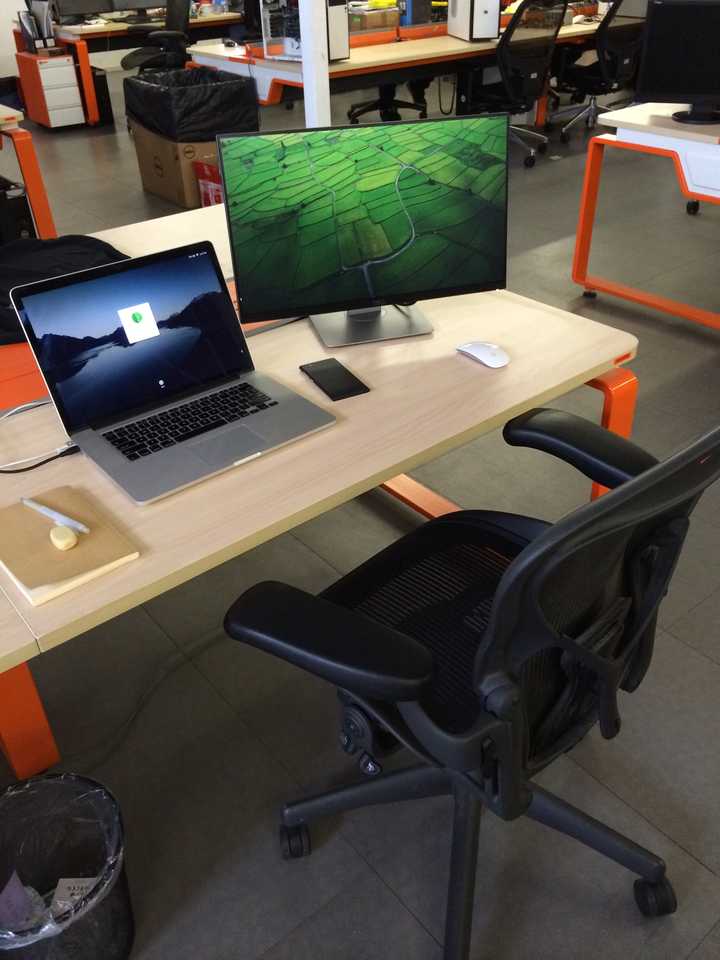 我的工位(椅子真的很赞)