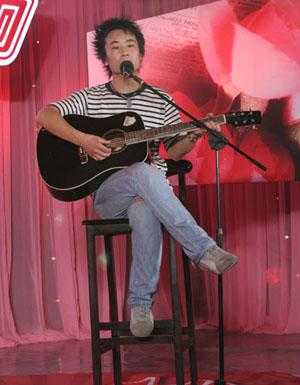 为什么木吉他弹民谣会给人感觉穷酸 屌丝的感