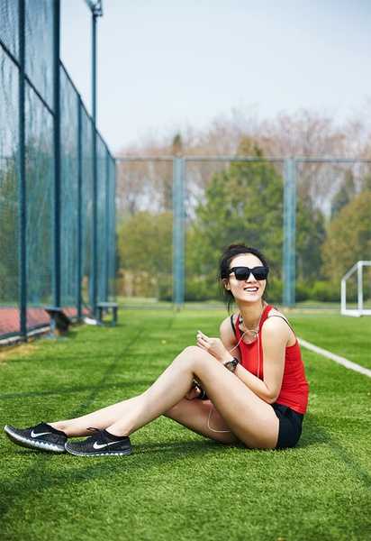 为人低调,2012年与演员宋宁结婚.