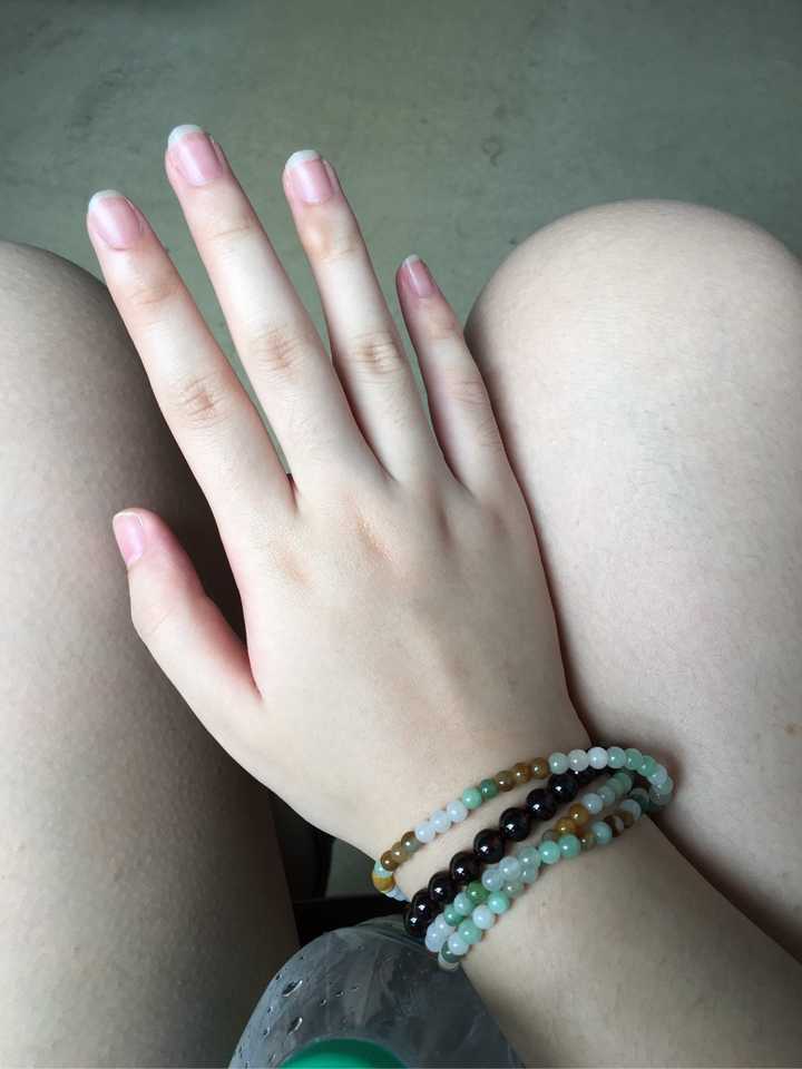 更喜欢细长型的手,奈何自己的手却肉嘟嘟【.