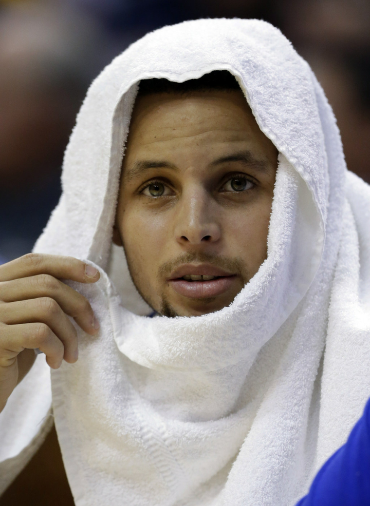 之前在微博上看过库里头披毛巾的图片,美不可方物.