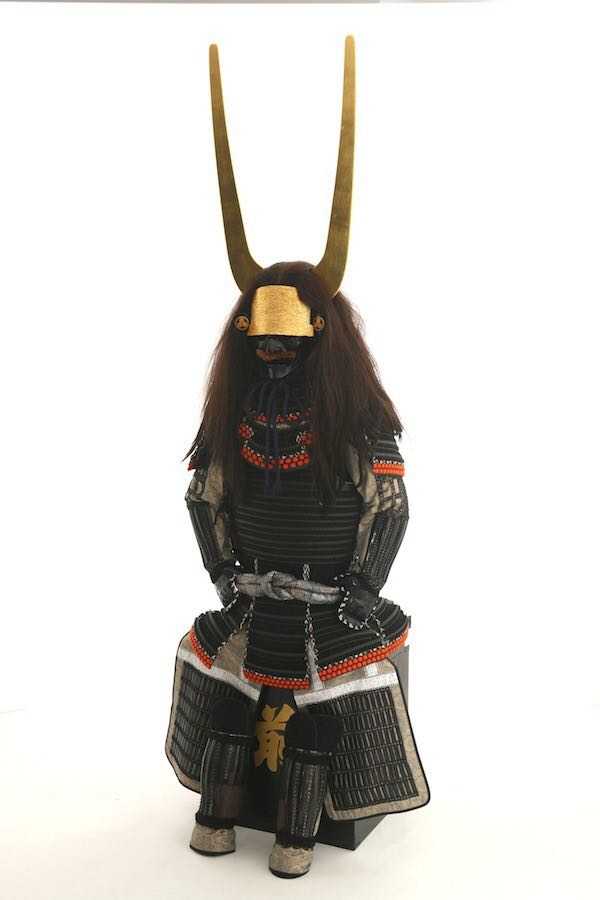 石田三成的具足 很出名的是他的头盔乱发兜 但他身上的盔甲是什么样子的 知乎