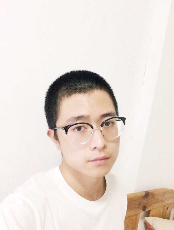 (其实我也留过题主那种两侧也长的,可是照片太羞耻我早就删了.