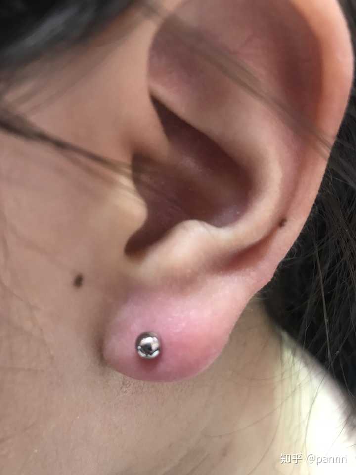 耳垂厚适合戴什么耳环 小耳垂适合带什么耳环 厚耳垂戴什么耳环好看 朴乐网