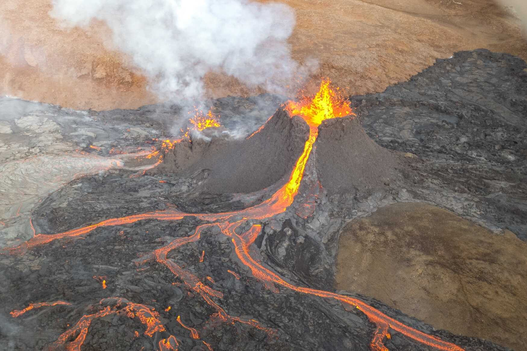 汤加火山喷发