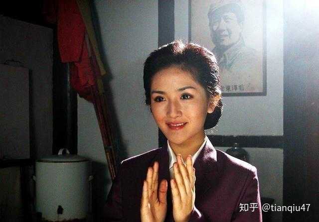 不知道各位记不记得,有一部电视剧,叫做《一双绣花鞋》.