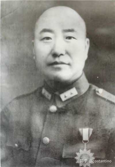 《大决战》中傅作义的服装为什么跟其他人不一样? - 知乎
